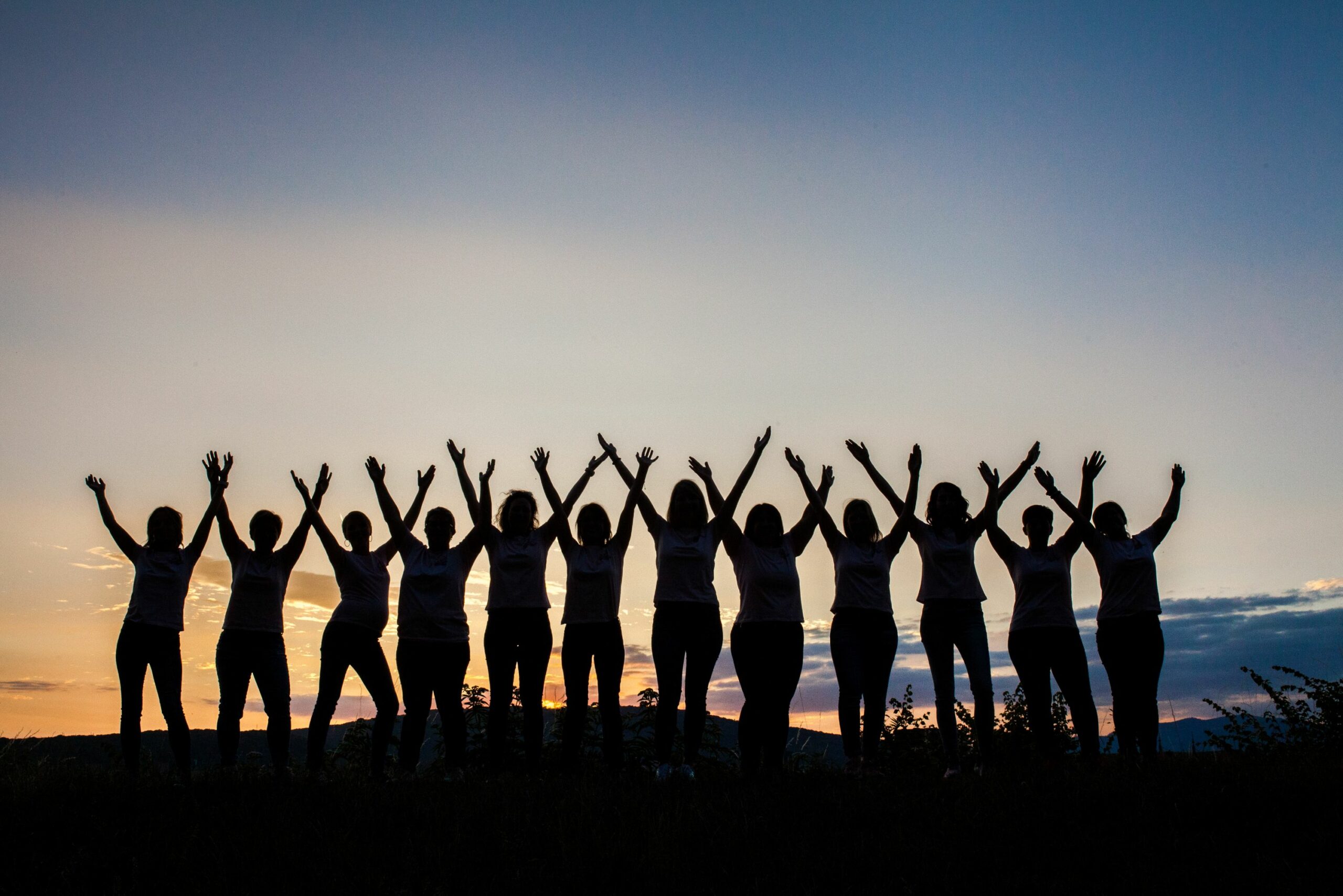 Séance photo de groupe de femmes à Belfort au coucher du soleil