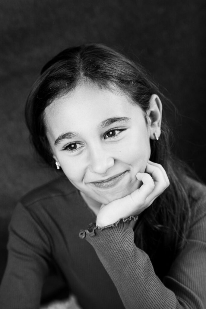 portrait NB regard enfant ado