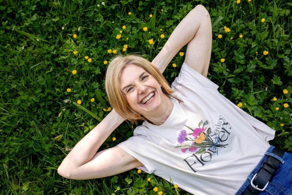 séance photo femme sourire nature extérieur montbéliard